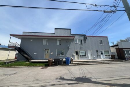 Quadruplex commercial et résidentiel
